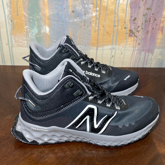 New Balance Fresh Foam Mid 481 Venture Trail Running Shoe Unisex M